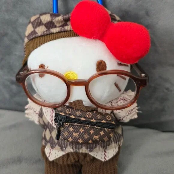 Hello Kitty Bag Charm – Brown Plaid Outfit, Glasses – 5" - Picture 4 of 4